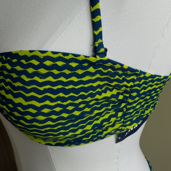 Bikini - two piece - Picture 2 of 4